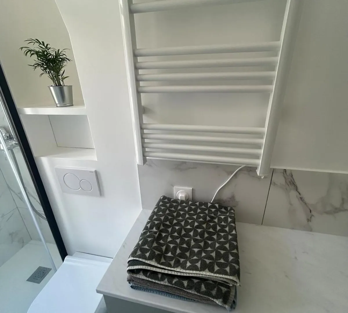Eiffel Tower Family Apartment 파리 프랑스